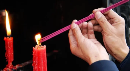 大年初一上香可以让别人代吗