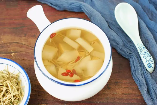 雪梨水为什么煲出来是黑色的