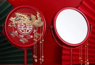 结婚拿镜子必须要男孩吗