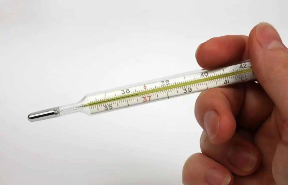 水银体温计往哪头甩