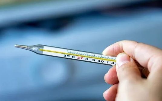 水银体温计往哪头甩