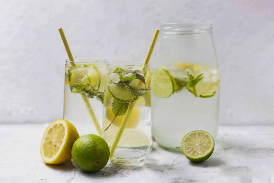 柠檬和梨子可以一起煮水喝吗