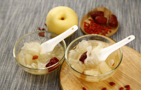 冰糖雪梨可以加红枣吗