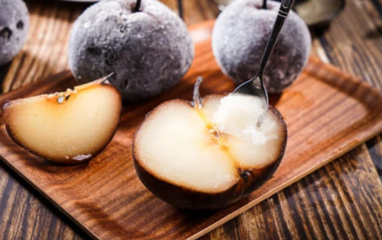 冻梨解冻用冷水比热水快吗