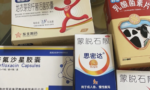 婴儿吃了蒙脱石散不拉屎了怎么办