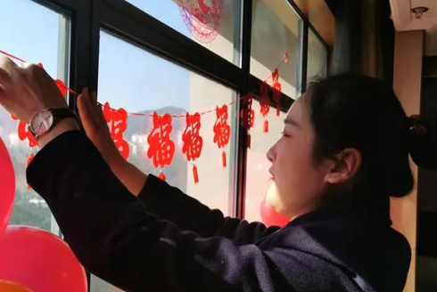 2023春节卧室门挂什么好