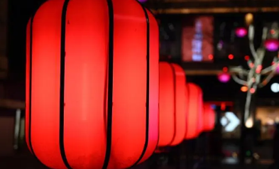 2023春节灯笼可以挂一年吗