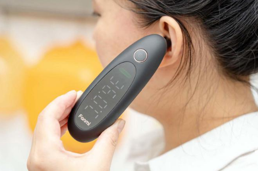 耳温枪要使劲往里塞吗