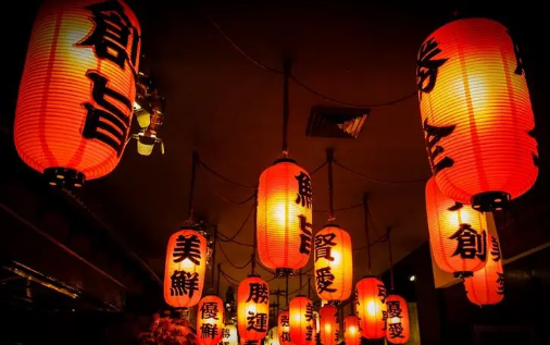 2023春节挂的灯笼是白天闭合晚上打开吗