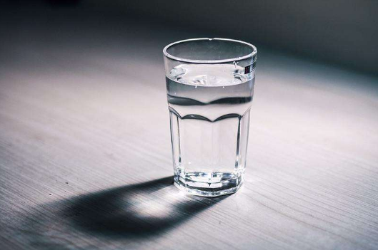 拉肚子喝盐水还是糖水好