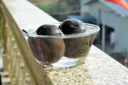 冻梨里面黑了还能吃吗