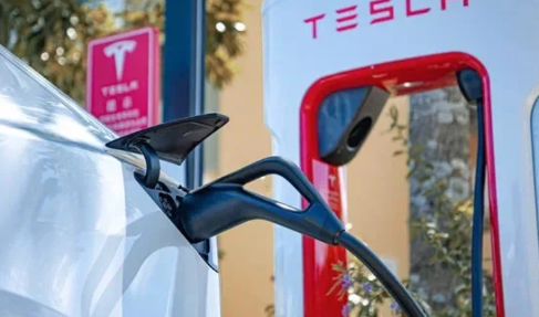 慢充充电桩充满后一直插着可以吗