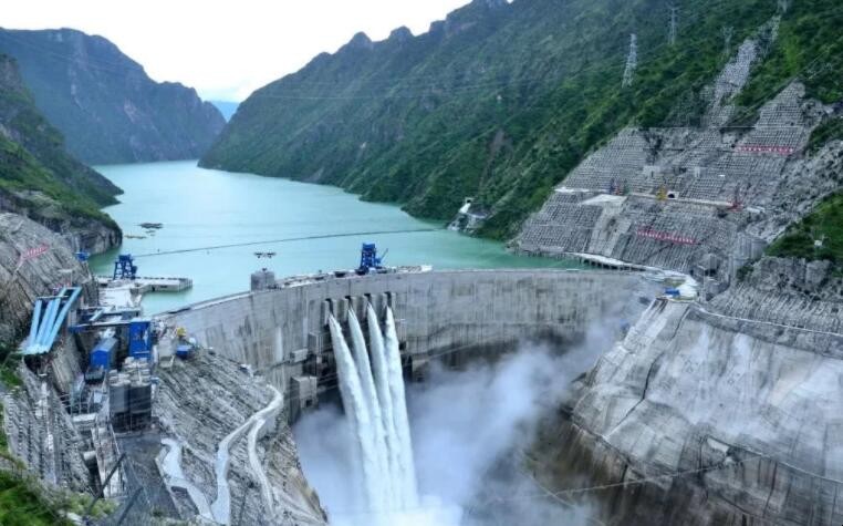 白鹤滩水电站和三峡水电站哪个大