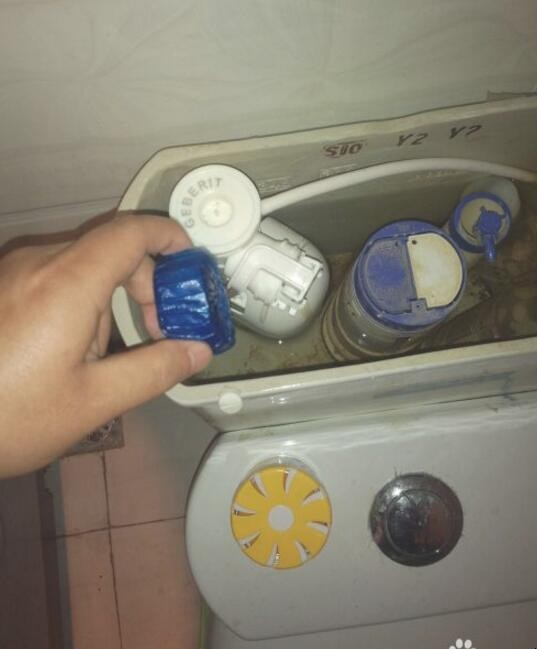 洁厕灵怎么用