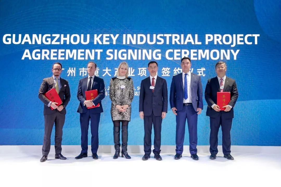 世界经济论坛执行主席施瓦布会见雪松控股董事局主席张劲