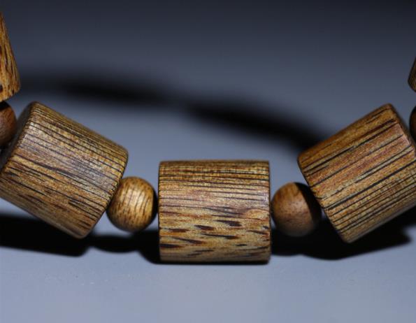 沉香搁置久了会不会腐烂?沉香和檀香的差别是什么 沉香和檀香的差别是什么?沉香珠子可以碰水吗