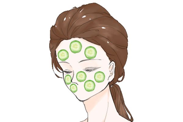 脸上贴黄瓜做美容.jpg