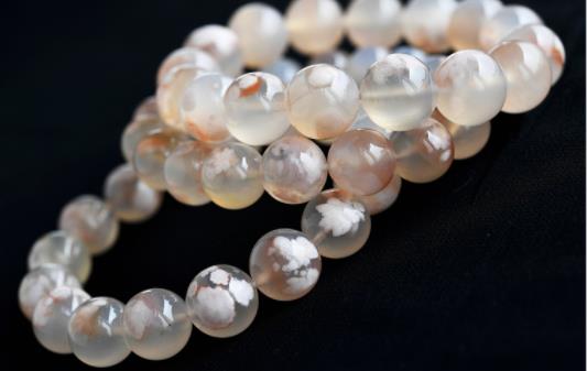 樱花玛瑙是人造的吗 玛瑙戴在左手还是右手 玛瑙戴在左手还是右手?樱花玛瑙是人造的吗