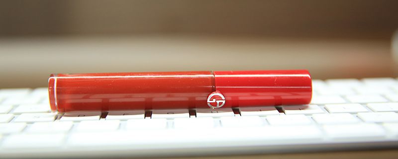 阿玛尼红管唇釉.jpg