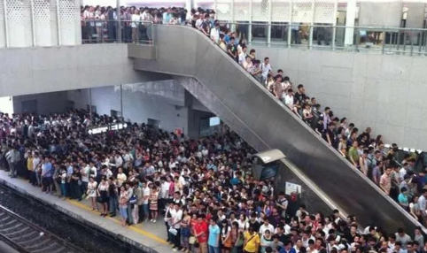 为什么会发生踩踏事故