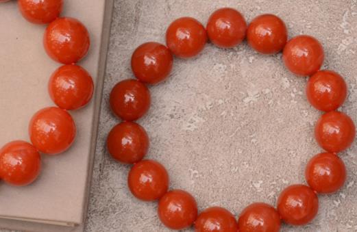 南红玛瑙有白点吗 玛瑙怎么看染没染色 玛瑙怎么看染没染色?玛瑙怎么分辨真假