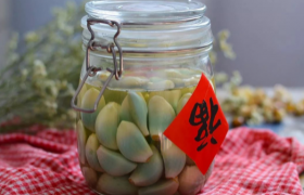 腊八蒜吃完嘴巴会有味吗