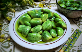 腊八蒜和牛奶可以同食吗