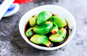 腊八蒜可以和白菜一起腌吗