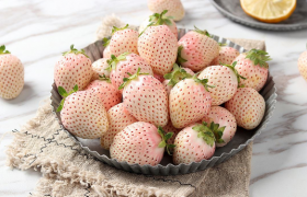 白色草莓和红色草莓哪个营养好