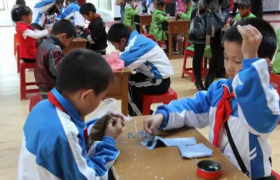 小学生喜欢一个人怎么表白不尴尬