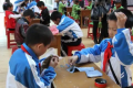 小学怎么看出一个男生喜欢你