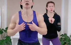 刘畊宏龙拳深蹲怎么蹲