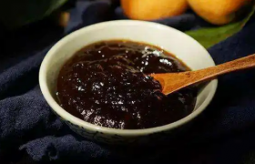 熬枇杷膏可以用铁锅熬吗