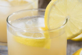 柠檬泡水喝有什么作用与功效