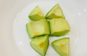 ​牛油果买回来硬的能吃吗