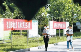 为啥一看见我就朝我吐痰